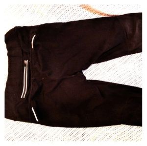 Athleta Medium Crop Capri Leggings